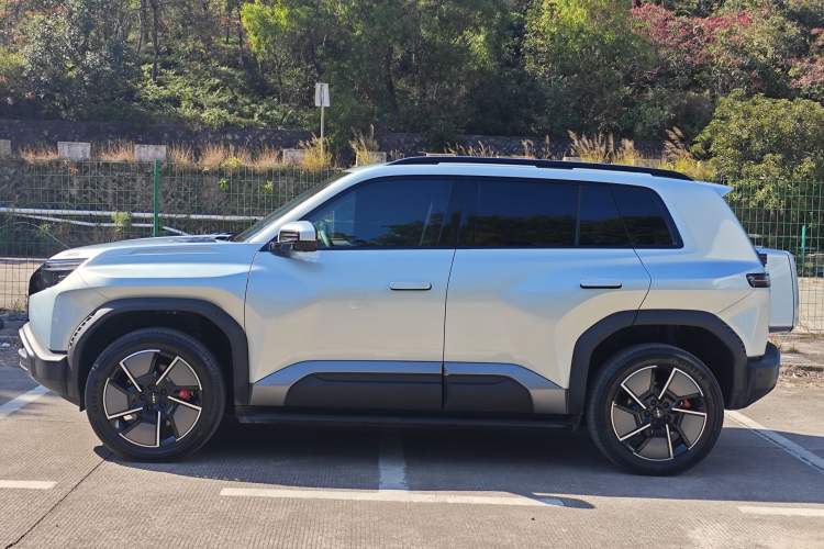 Used Formula Leopard Titanium 3 2025 501KM All-Wheel Drive Intelligent Driving Ultra Version