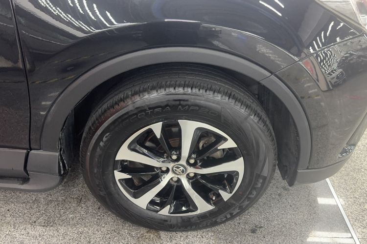 Used Toyota RAV4 2016 2.0L CVT Two-Wheel Drive Fashion Edition China V Standard
