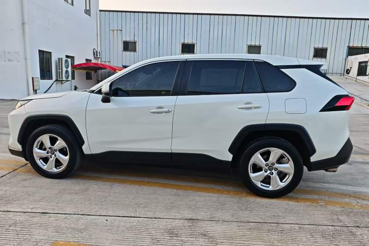 Used Toyota RAV4 2020 2.0L CVT Two-Wheel Drive Fashion Edition
