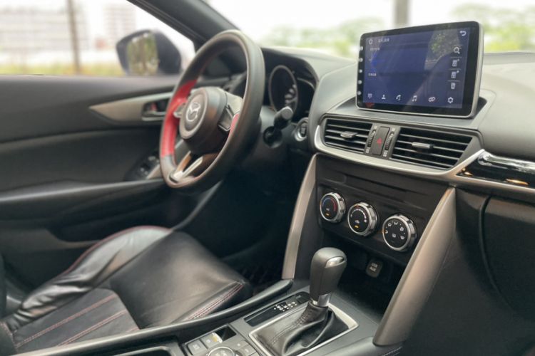 Used Mazda CX-4 2018 2.0L Automatic Two-Wheel Drive Blue Sky Dynamic Version China VI Standard Interior 4