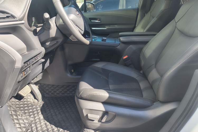 Used Toyota SIENNA 2024 2.5L Hybrid Four-Wheel Drive Prestige Edition Interior 6