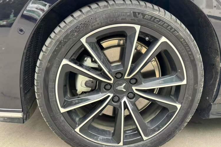 Used VOYAH PASSION 2024 PHEV Four-Wheel Drive Ultra-Long Range Flagship Model
