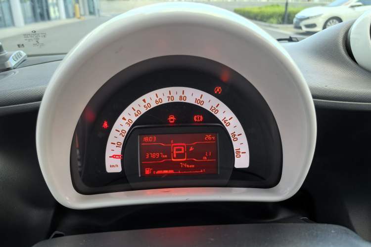 Used smart fortwo 2015 1.0L 52 kW hardtop Dynamic version