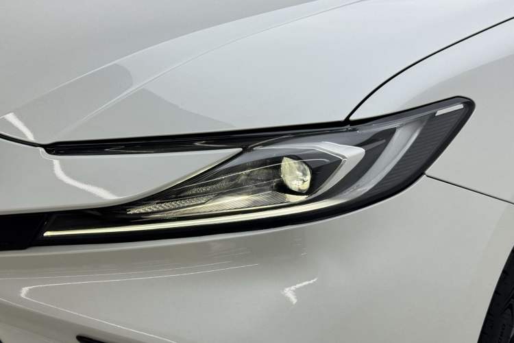 Used Toyota Camry 2024 Dual-Motor 2.0 HXS Sport Plus Edition Exterior 7