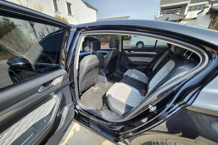 Used Volkswagen Magotan 2023 2 Million Units Limited Edition 330TSI DSG Leading Version Interior 4