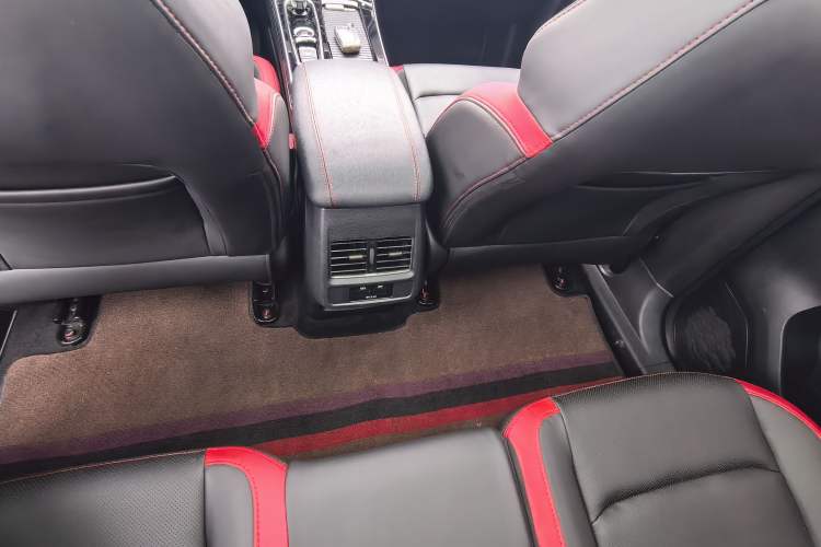 Used SOL X8 2021 300T DCT Leading Smart Connectivity Version 7 Seats