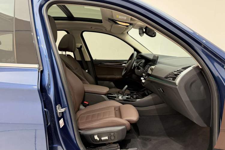 Used BMW X3 2021 xDrive30i Luxury Model with M Sport Package Right Front Seat