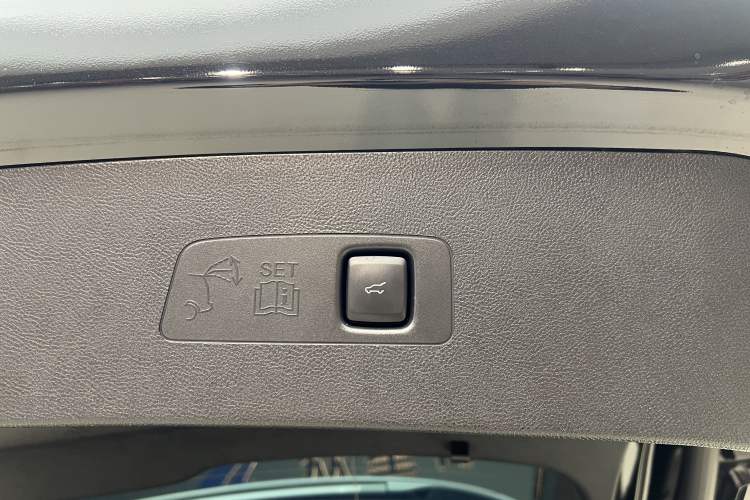 Used Lincoln Corsair 2024 1.5T Two-Wheel Drive Deluxe Hybrid Version Interior 1