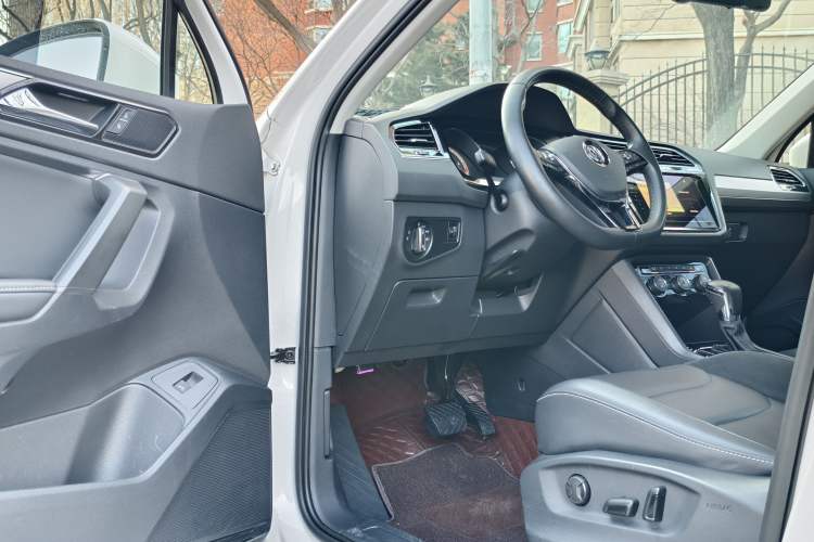 Used Volkswagen Tiguan L 2019 Revised 330TSI Automatic Two-Wheel Drive Smart & Luxury Edition China VI Standard