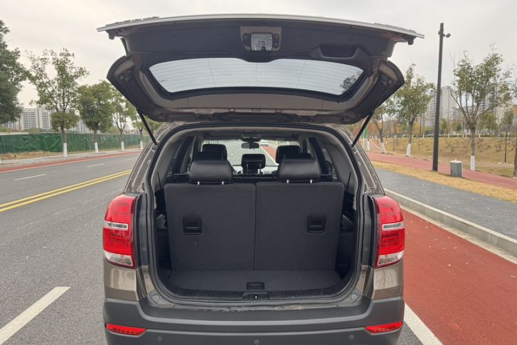 Used Chevrolet Captiva 2015 2.4L 4x4 Flagship Edition 7-Seater