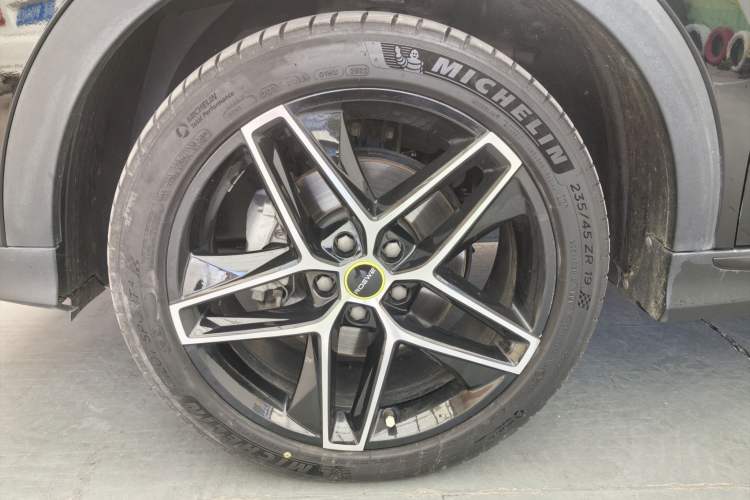 Used Roewe RX5 2023 PLUS 330TGI Automatic Trendsetting Smart Edition
