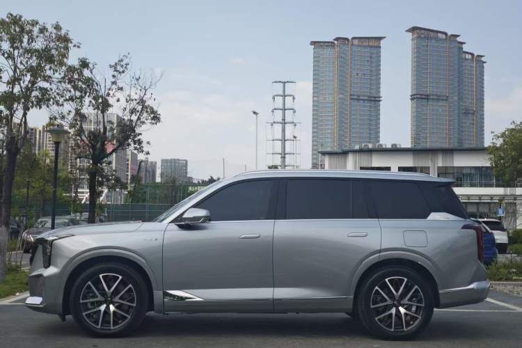 Used GAC Trumpchi ES9 2024 PHEV with 143 km Max
