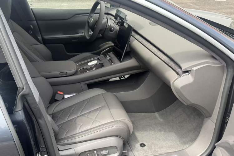 Used Nio ET7 2024 75 kWh Executive Signature Edition Interior 4