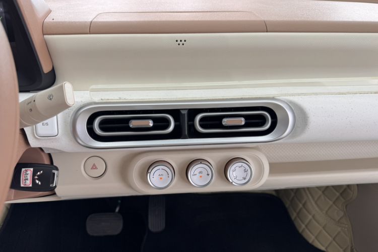 Used Wuling Hongguang MINIEV 2024 3rd Generation 215km Youth Edition Audio And AC Panel