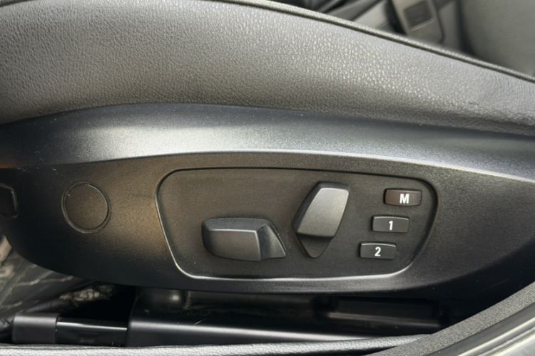 Used BMW X1 2015 sDrive18i Leading Edition
