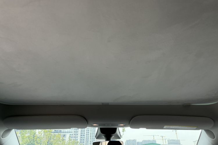 Used Tesla Model Y 2022 Long-Range All-Wheel-Drive Version Interior 10