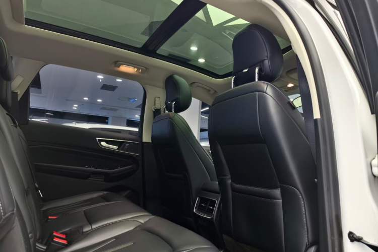 Used Ford Edge 2021 PLUS EcoBoost 245 Two-Wheel-Drive Platinum Edition 5 Seats