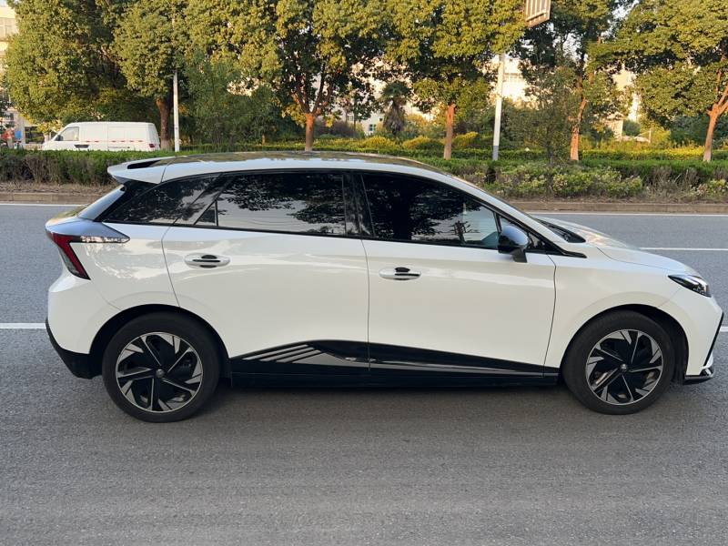 Used MG 4 EV 2022 520 km Flagship Edition — 18