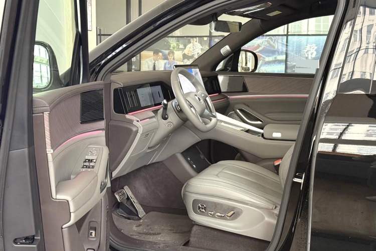Used Denza N9 2025 Prestige Version Interior 1