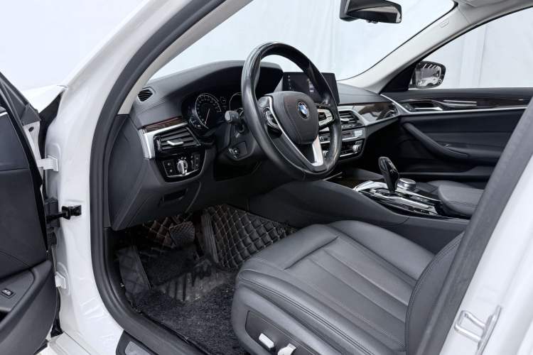 Used BMW 5 Series 2018 525Li Luxury Package
