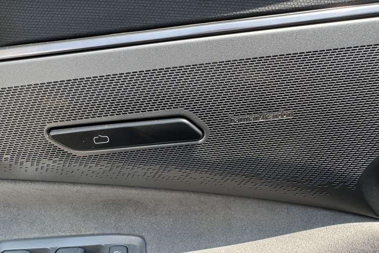 Used Lynk & Co 08 EM-P 2023 120km Long-Range Halo
