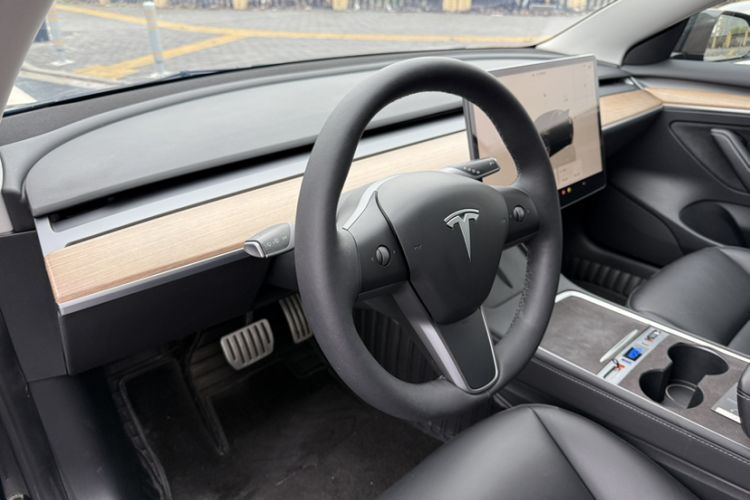 Used Tesla Model 3 2022 Performance High-Performance All-Wheel-Drive Version Interior 2