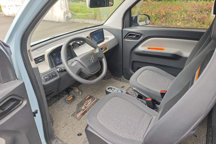 Used Wuling Hongguang MINIEV 2020 Freedom Version Lithium Iron Phosphate Interior 2