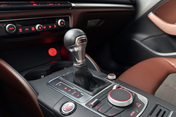 Used Audi A3 2014 Limousine 40 TFSI S line Comfort Model