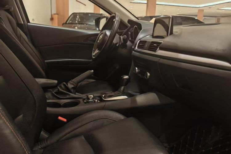 Used Mazda 3 Axela 2014 Hatchback 2.0L Automatic Flagship Model Interior 1