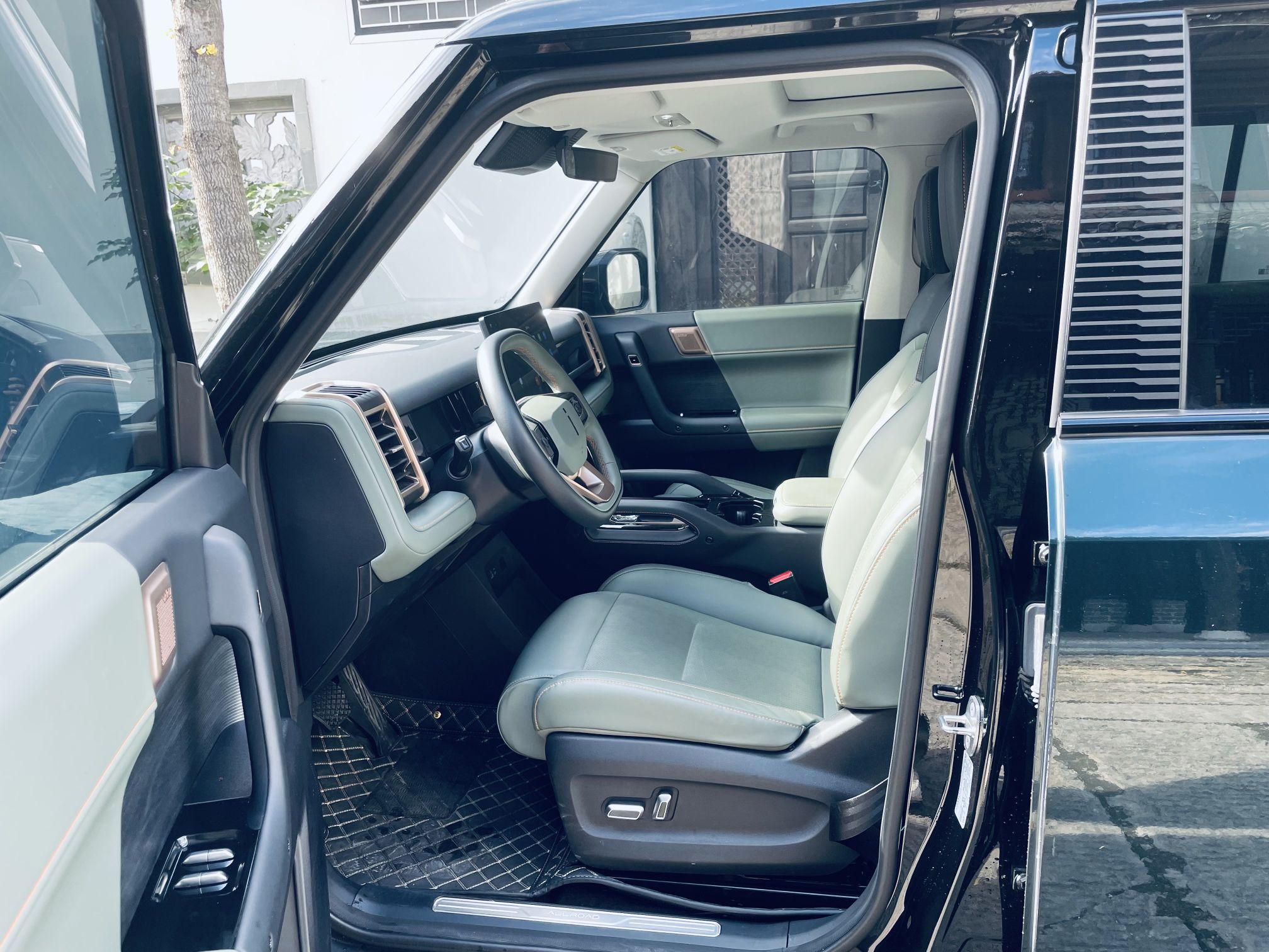 Переднее сиденье в автомобиле