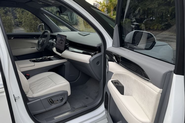 Used Zeekr 009 2024 7-Seater Aisle Version 108 kWh