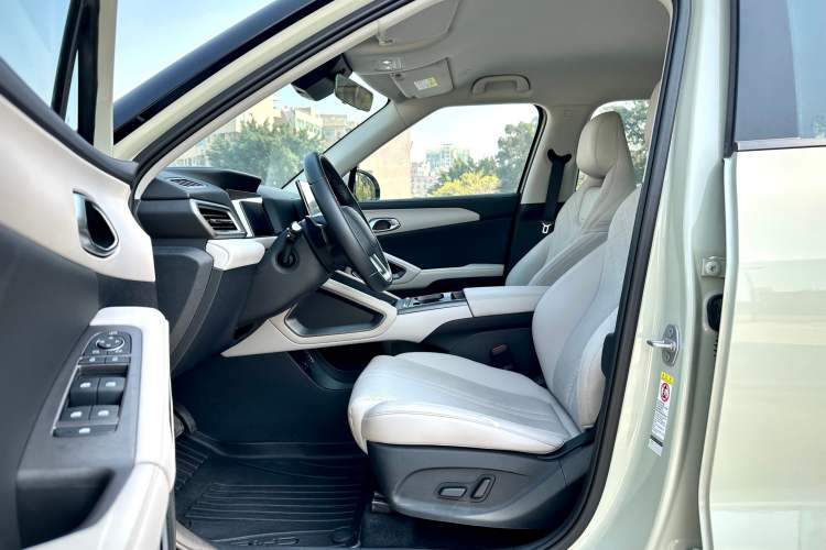 Used BYD Yuan UP 2025 Intelligent Driving Version 401 km Leading Edition