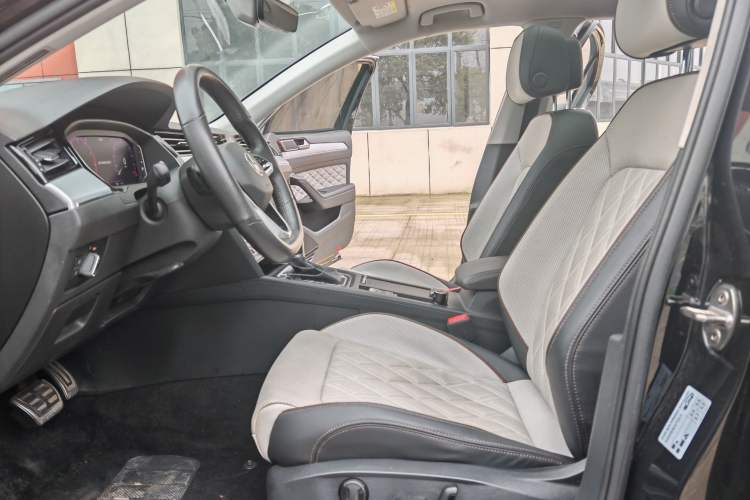 Used Volkswagen Magotan 2023 2 Million Units Commemorative Edition 330TSI DSG Luxury Version Interior 4