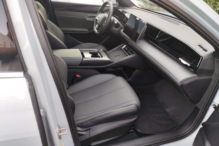 Used BYD Qin L 2025 EV 470KM Leading Edition Right Front Seat