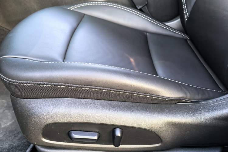 Used Buick Regal 2024 25T Deluxe Edition Left Front Seat