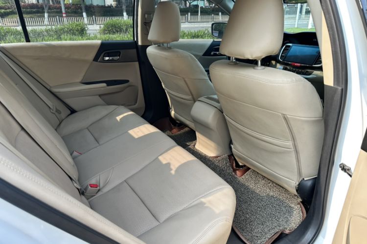 Used Honda Accord 2015 2.0L LX Comfort Edition Interior 5