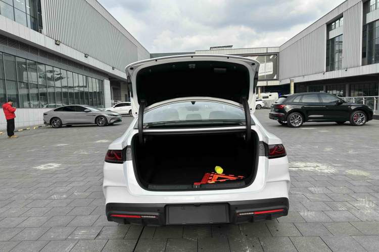 Used BYD Qin L 2025 DM-i Smart Drive 120KM Superior Model
