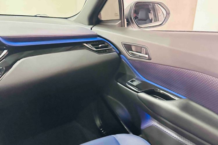 Used Toyota C-HR EV 2020 Luxury Sunroof Edition Interior 9