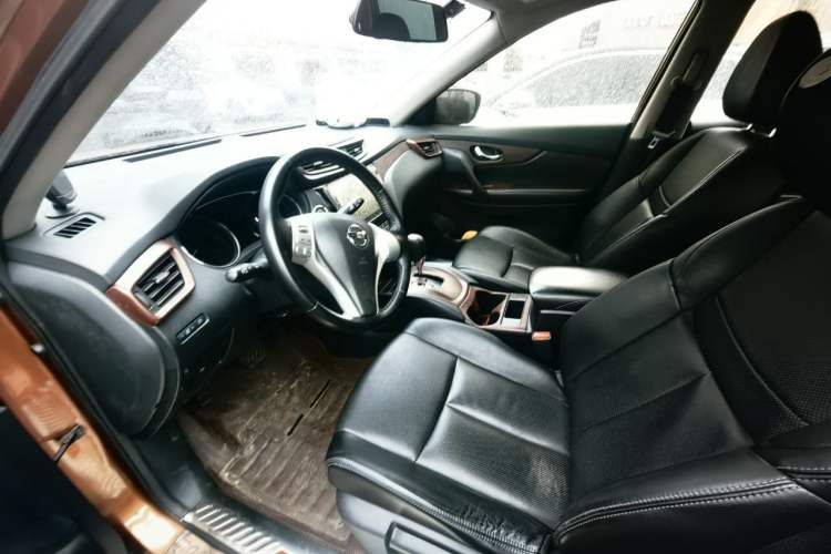 Used Nissan X-Trail 2015 2.0L CVT Comfort MAX Edition 2WD