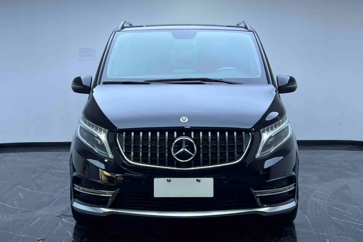 Used Mercedes-Benz V-Class 2018 V250 2.0T Extended Version 5.37 meters Middle East Edition