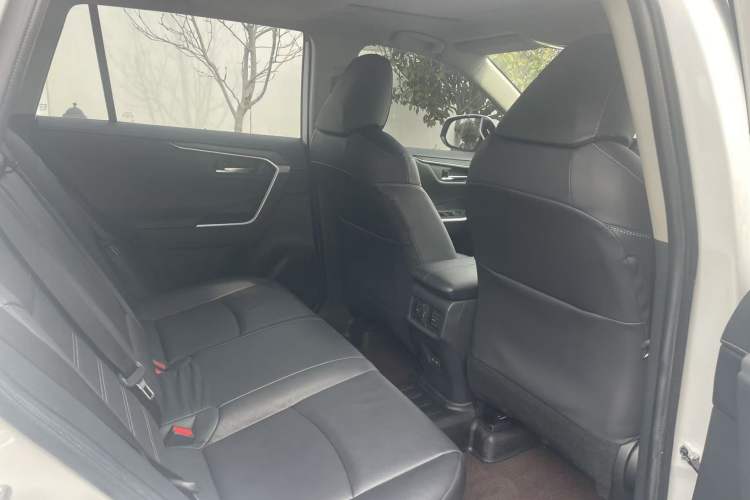 Used Toyota RAV4 2021 2.0L CVT Two-Wheel Drive Fashion PLUS Edition
