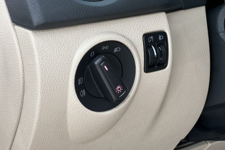 Used Volkswagen Tiguan L 2016 280TSI Automatic Two-Wheel-Drive Silk Road Style Edition
