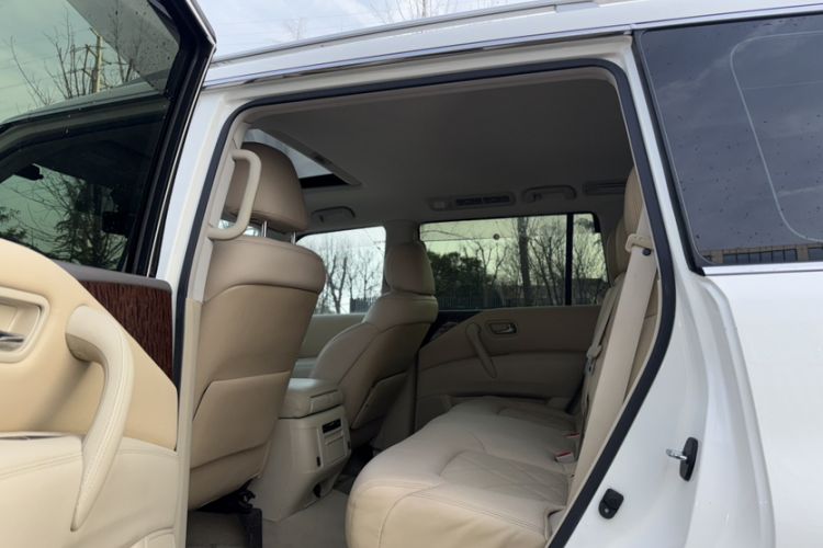 Used Nissan Patrol  Interior 7