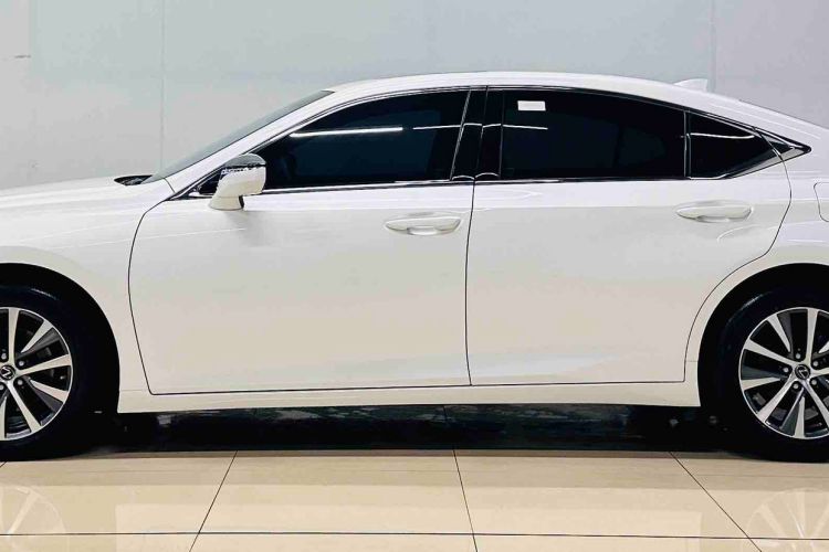 Used Lexus ES 2018 200 Excellence Edition China V Standard
