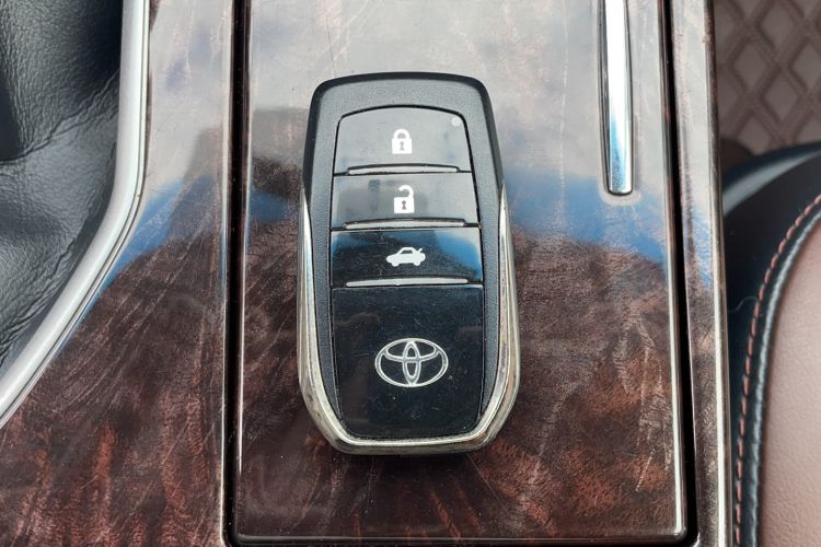 Used Toyota Camry 2016 2.5G 10th Anniversary Deluxe Navigation Edition Interior 1