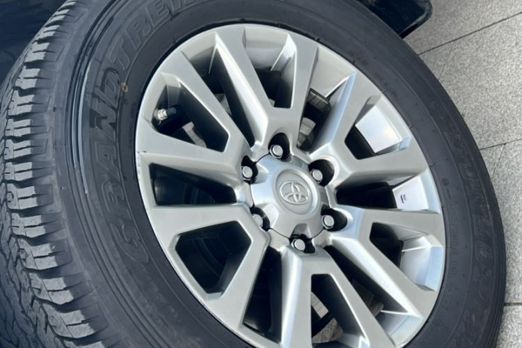 Used Toyota Prado 2018 3.5L Automatic TX-L with Rear-Mounted Spare Tire
