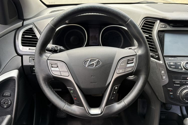 Used Hyundai Santa Fe 2015 2.0T Automatic Two-Wheel Drive Smart Version 5 Seats