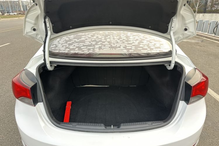 Used Hyundai Elantra (5th Generation / Langdong) 2016 1.6L Automatic Smart Version