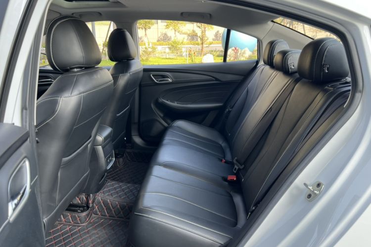 Used Roewe i5 2020 1.5L Automatic 4G Connect Luxury Flagship Edition Interior 10