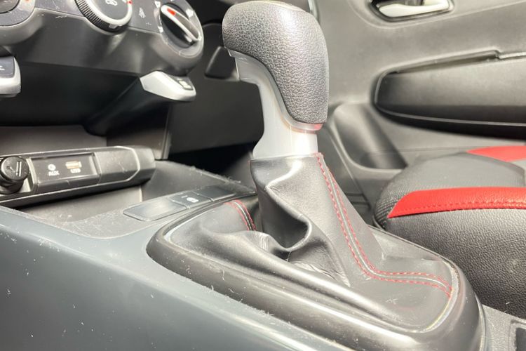 Used Kia KX Cross 2017 1.4L MT GLS
